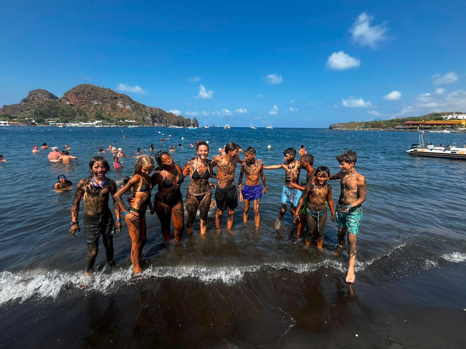 Gruppo di ragazzi durante un Summer Camp al mare con San Marino Tourservice